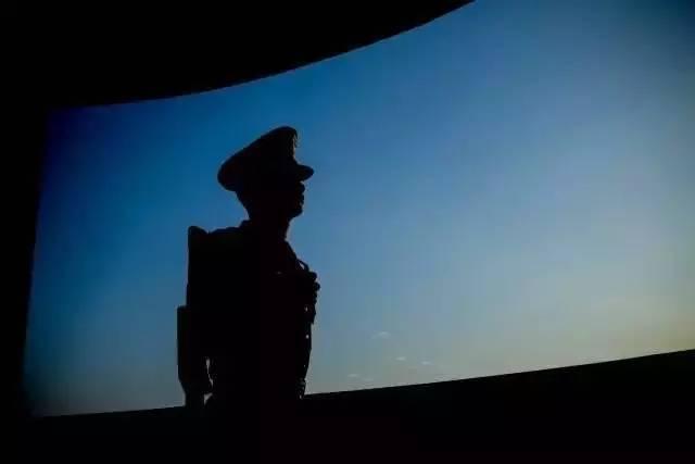 昔日以命相博得来的干部身份,如今又弃之如蔽