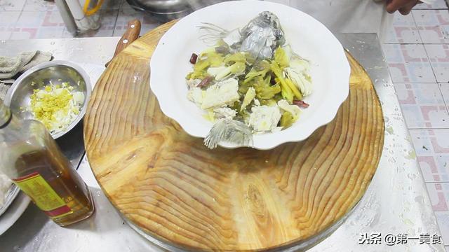 酸菜鱼的家常做法，掌握这个技巧，酸辣开胃做法简单