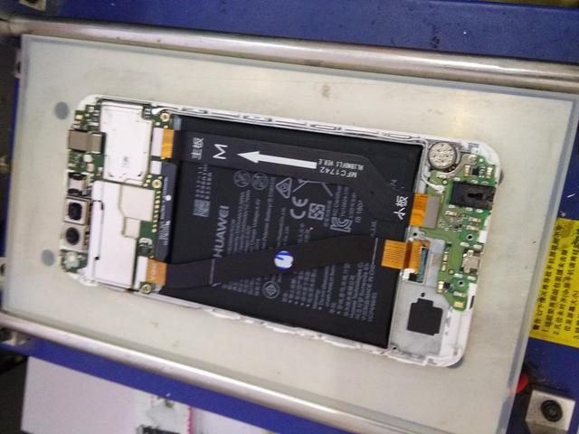 荣耀7x手机屏幕破碎不要担心,更换外屏揭秘