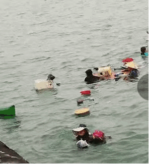 游客出海垂钓，木船触礁进水沉没，11人落水遇险！事发北海