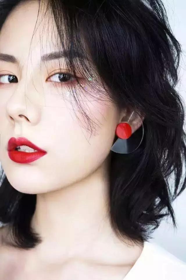 雅诗兰黛专柜被砸了!请问口红招谁惹谁了啊?