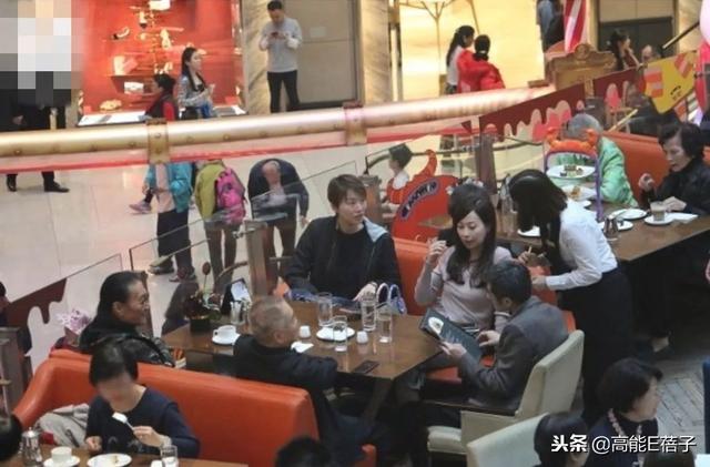 82岁谢贤承认与小49岁的女友CoCo复合，坦言：不会分手