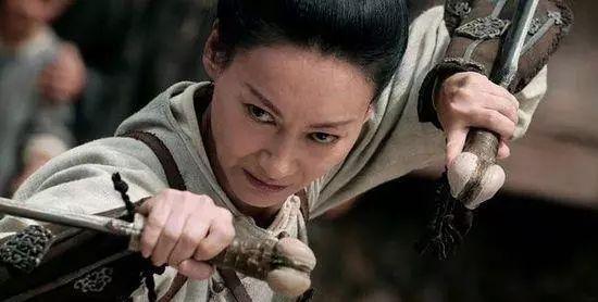 她3岁要饭、13岁做舞女,拍电影当影后却抑郁自