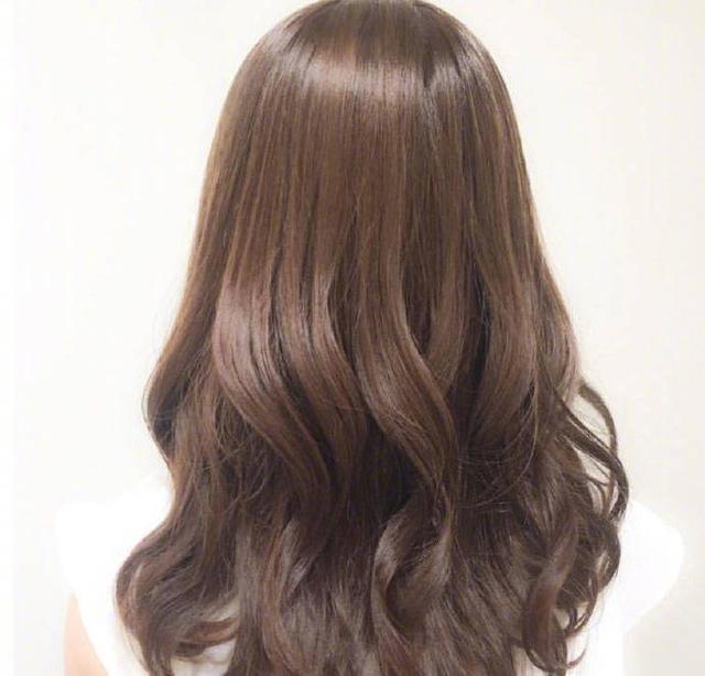 中長披肩卷發，髮型適合你才最好看