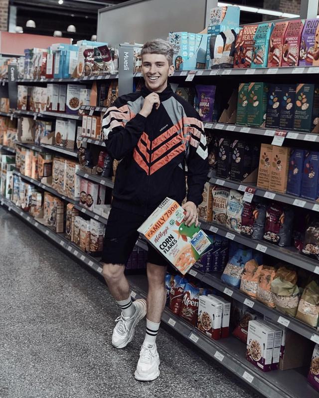 初秋男生穿搭|教你開學如何Slay全場~做最美的花花蝴蝶!