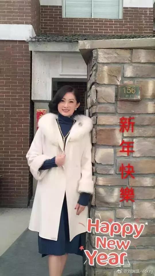《幸福一傢人》中演李立群妻子的她，18歲時清純，如今更有氣質